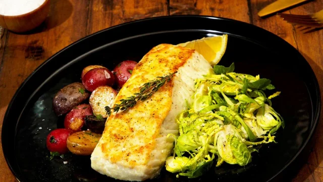 wild-caught-halibut-fillet-north-atlantic-16-18-oz-386219